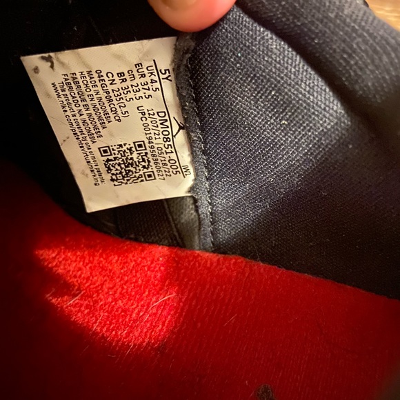 Boys size 5 Jordan Sneakers - Picture 5 of 5